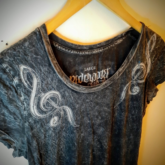 Red Chapter Clothing Women's Music Themed Top - Picture 2 of 5